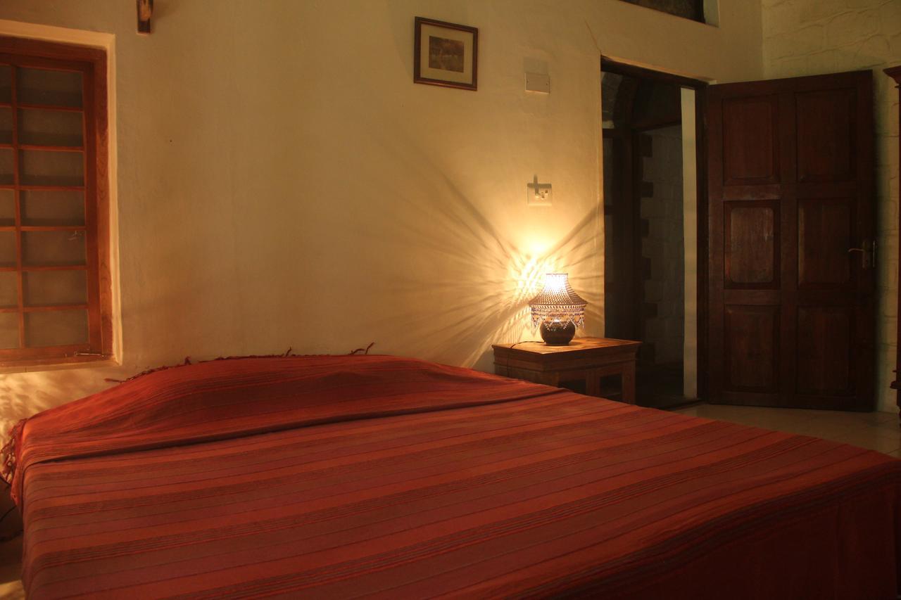 Isai Ambalam Guest House Puducherry Exterior foto